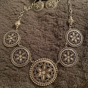 💎BOGO on entire closet💎 NWT paparazzi-silver set